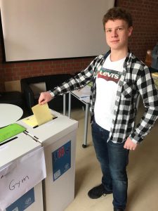 Schüler Bei Der U18 Wahl Rathenau 225x300